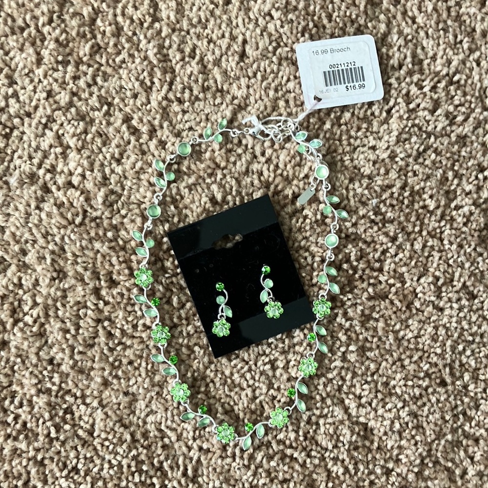 Necklace & earrings set